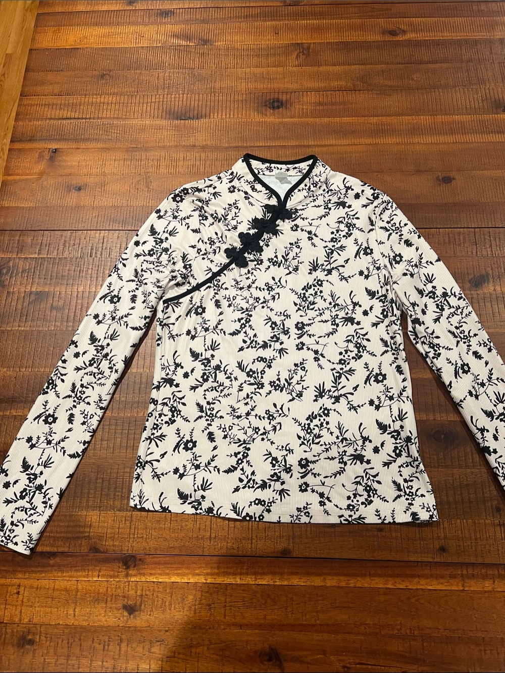 Floral Mandarin Collar Long-Sleeve Top - Black & Cream